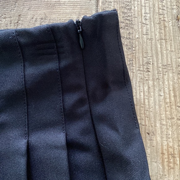 Gothic Black Pleated Skirt with Buckle Décor - Runs Small - Picture 6 of 6